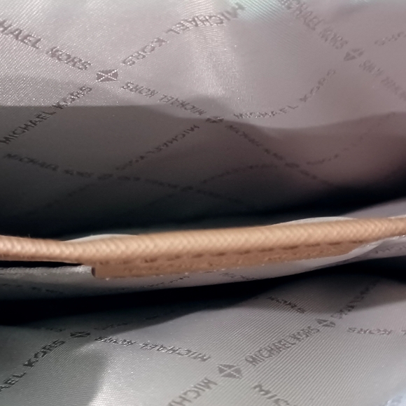 FIRM AUTHENTIC NWOT MICHAEL KORS JET SET CHARM NAT/LUGG LG EW CROSSBODY - Picture 4 of 7